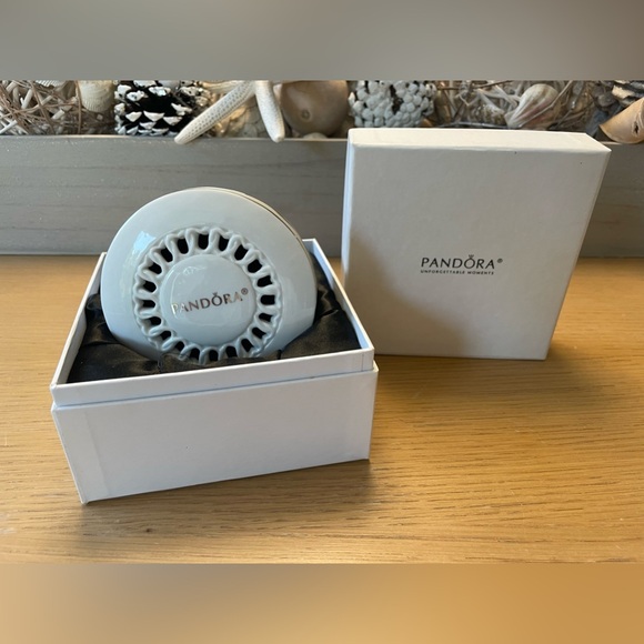 PANDORA UNFORGETTABLE MOMENTS CERAMIC JEWELRY BOX - Picture 2 of 8